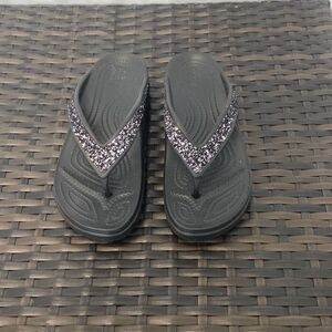 Crocs Sloane glitter, sandals, women’s size 5 ￼